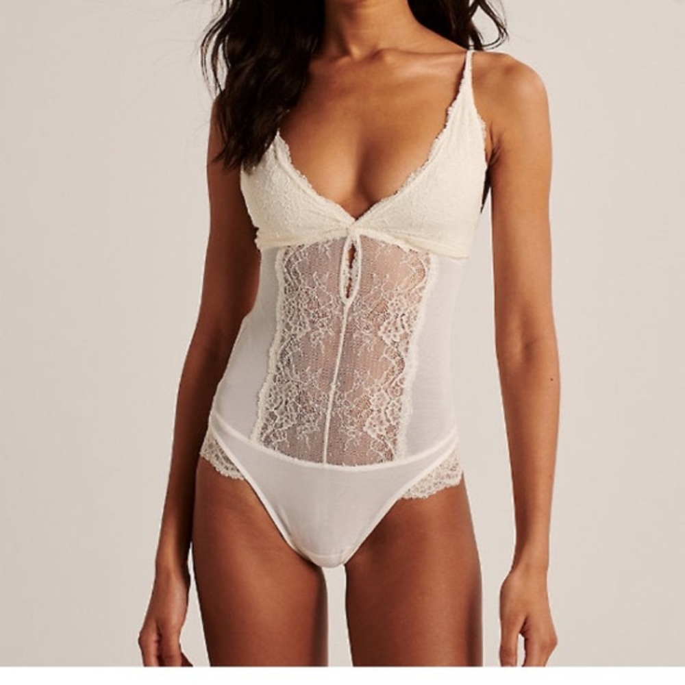 ABERCROMBIE VINTAGE LACE BODYSUIT